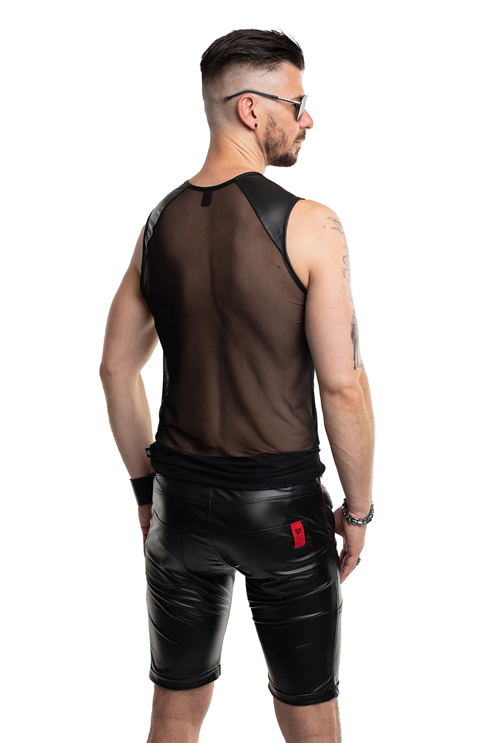 Schwarzes Herren Shirt RMSilvestro001 aus Wetlook und Mesh – transparenter Blickfang für definierte Schultern und maskuline Silhouette  von Regnes Fetish Planet