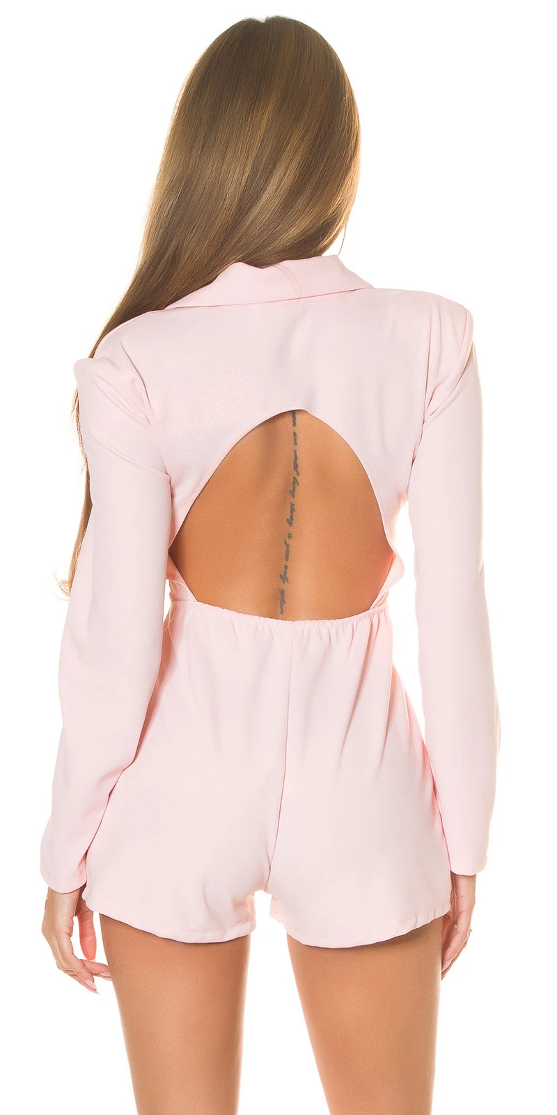 Taillierter Hotpants-Jumpsuit mit modernen Details und verführerischem Rücken-Cutout - Dein neues Highlight! Taillierter Hotpants-Jumpsuit mit modernen Details und verführerischem Rücken-Cutout - Dein neues Highlight!