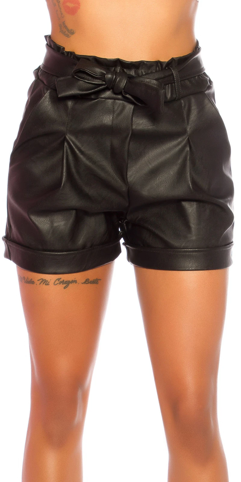 Paperbag Kunstleder Shorts im High Waist-Style mit Gürtel