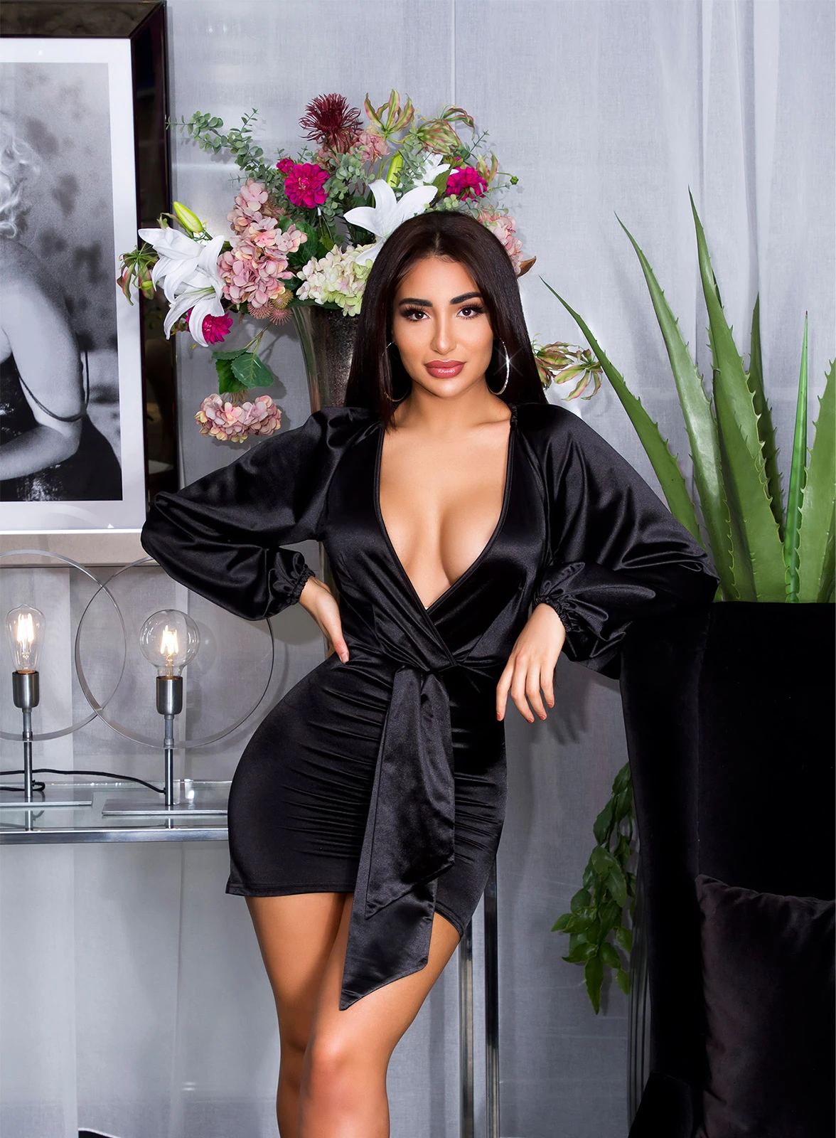 Glossy Langarm Party Satin Minikleid mit sexy Wickel-V-Neck Glossy Langarm Party Satin Minikleid mit sexy Wickel-V-Neck