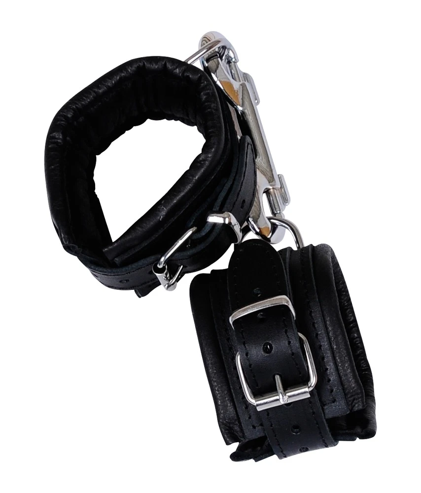 Innen mit glattem Leder weich gepolsterte Handfesseln von ZADO in kurzer Form - ideal für schmale Gelenke und komplett aus schwarzem Leder. Innen mit glattem Leder weich gepolsterte Handfesseln von ZADO in kurzer Form - ideal für schmale Gelenke und komplett aus schwarzem Leder.