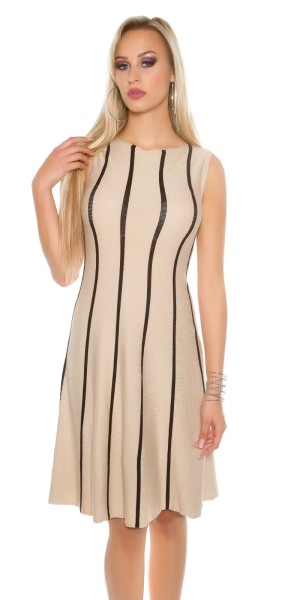 Tailliertes Midi-Feinstrick-Kleid mit Streifen