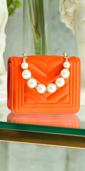 Ultra Mini Handtasche mit Perlen-Henkel