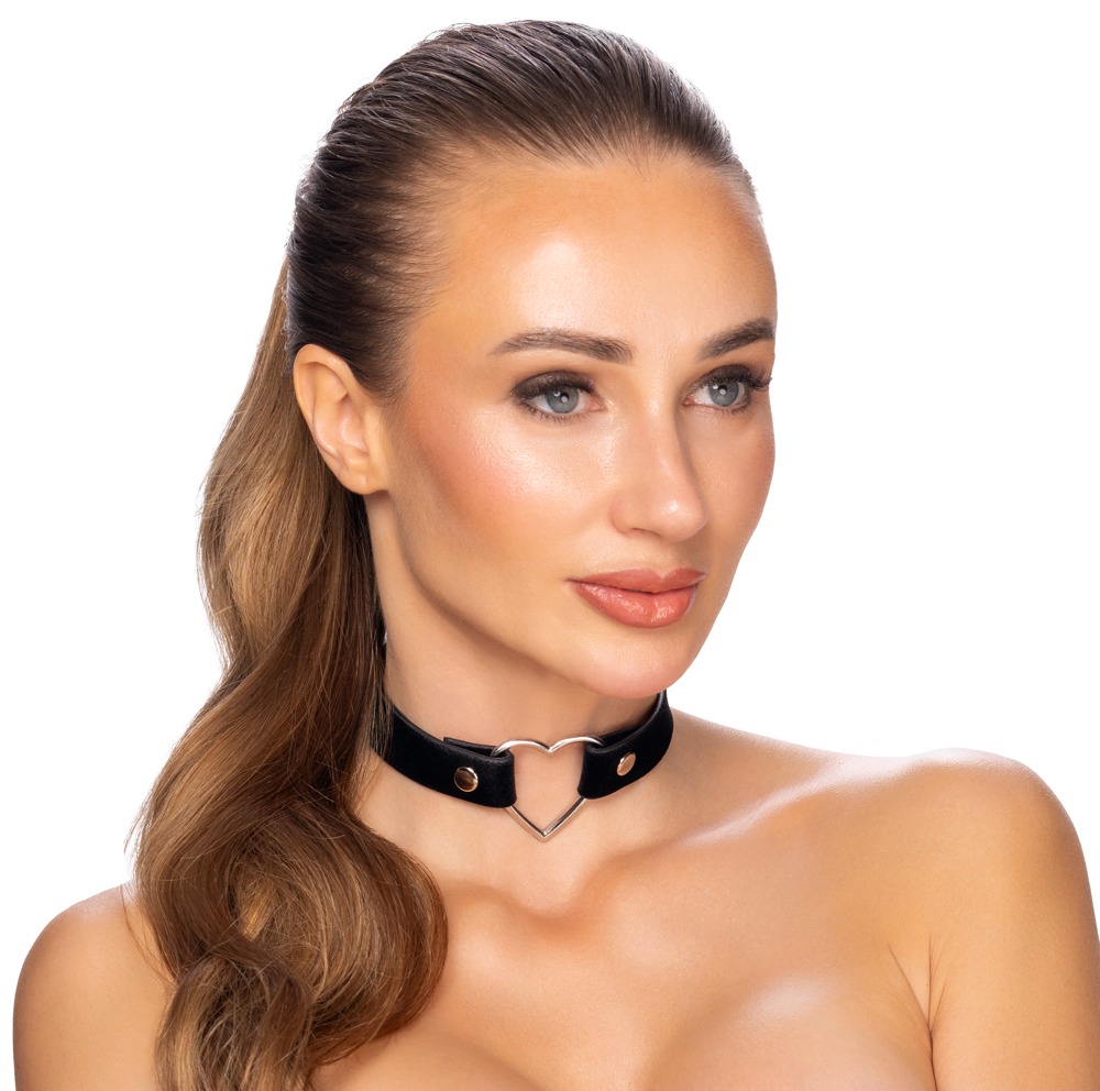 Choker Halsband mit Metallherz in tiefschwarzer Mattoptik Soft Touch, 4 cm breit, verstellbar mit Druckknöpfen, von Obsessive – Cottelli ACCESSOIRES